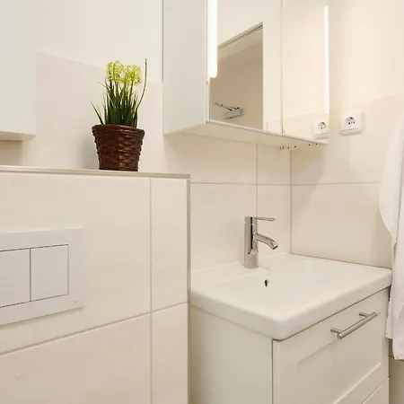 Promenade 27 Koje 23 *